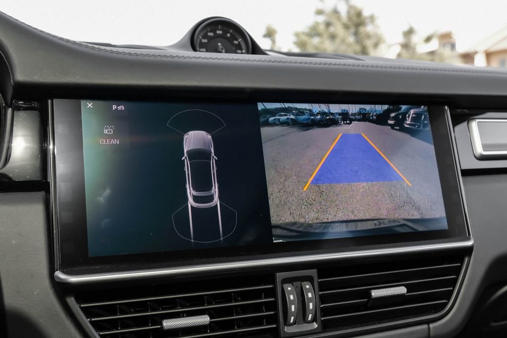 Used 2020 Porsche Cayenne Turbo image 22