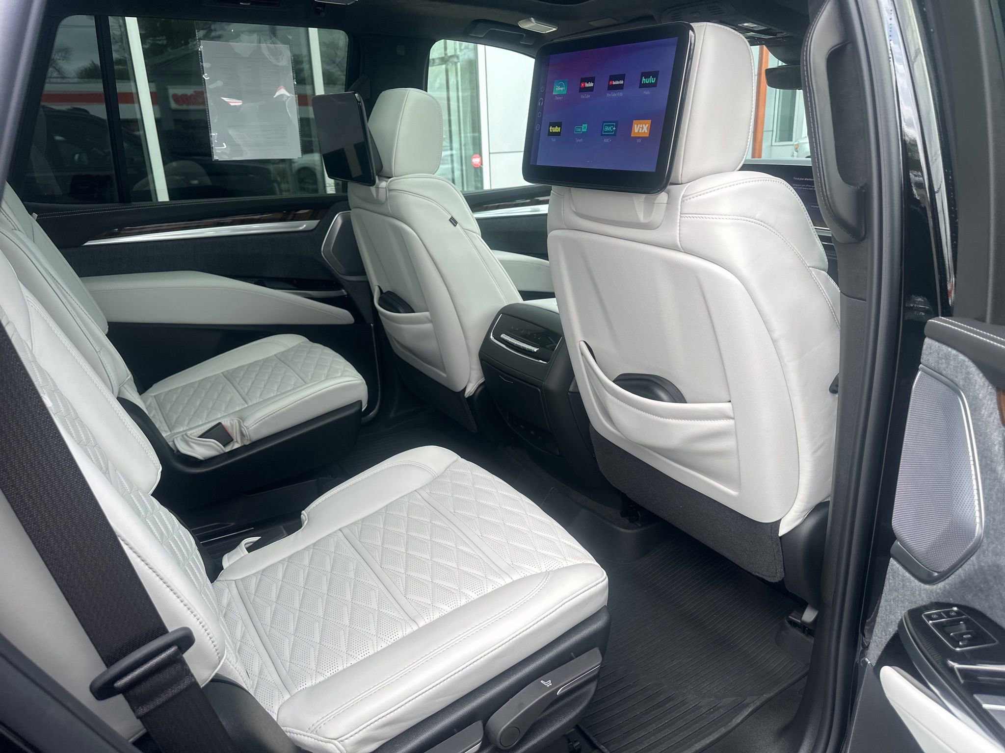 Used 2026 Cadillac Escalade Platinum Sport w/ LPO, ONYX Package AWD/4WD image 31