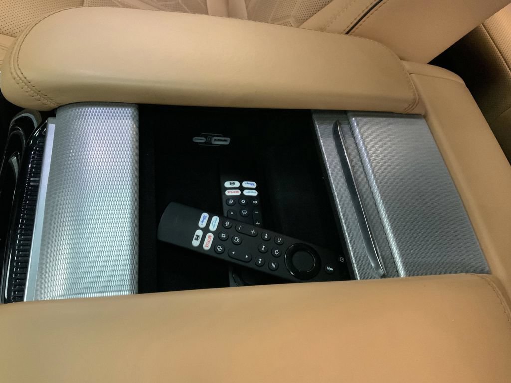 Used 2023 Jeep Grand Wagoneer L Series III w/ Rear Seat Video Group 1 AWD/4WD image 33