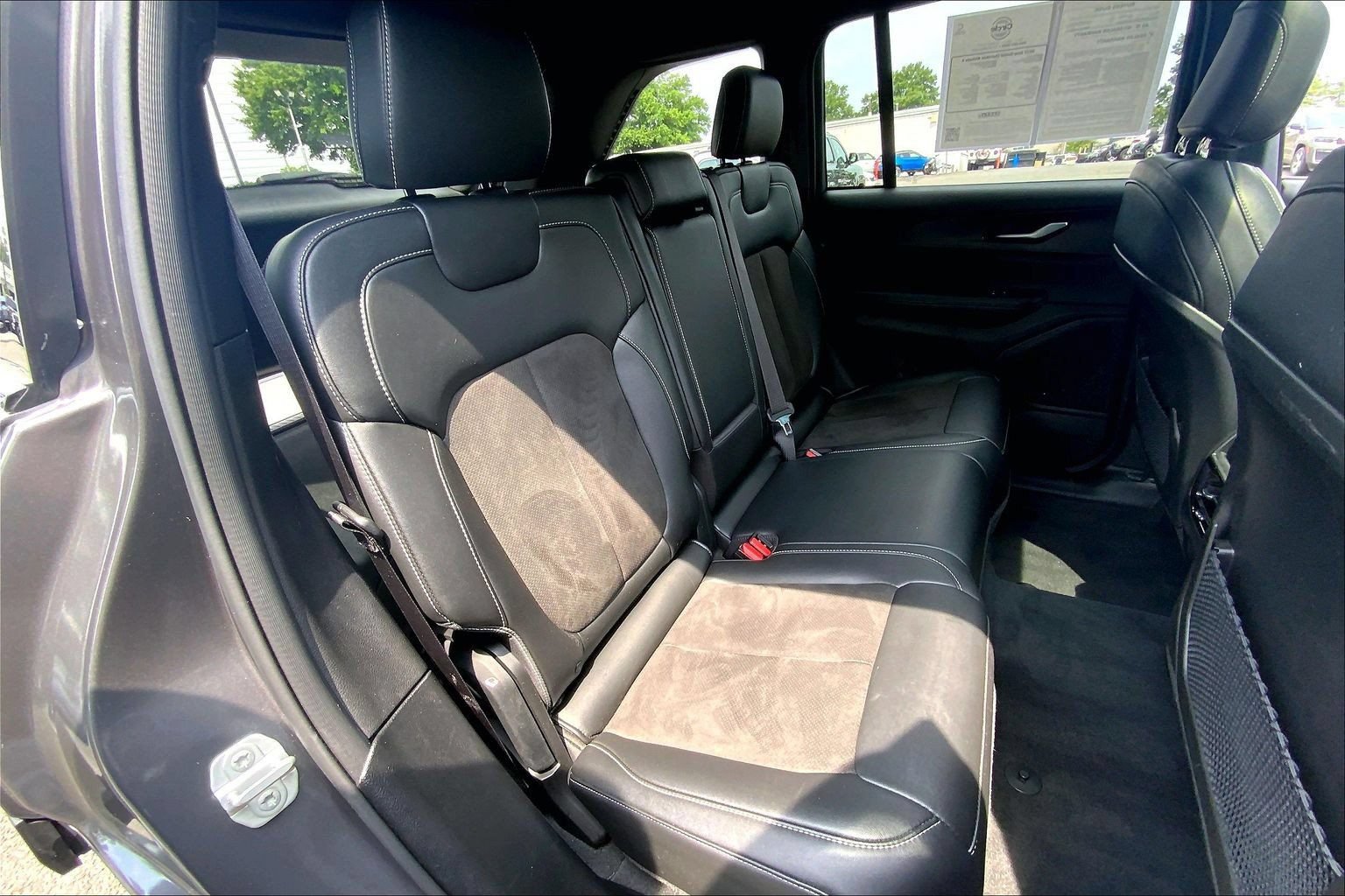 Used 2023 Jeep Grand Cherokee Altitude AWD/4WD image 18