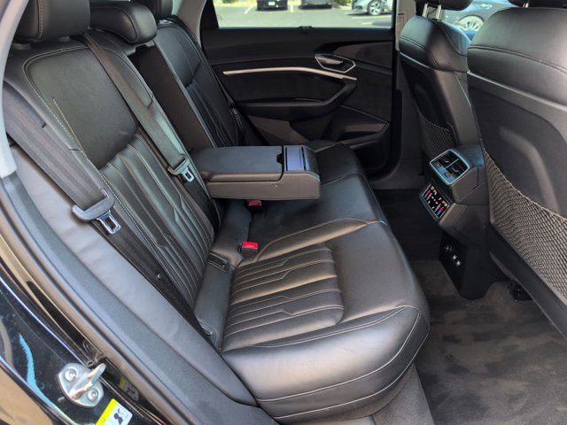 Used 2019 Audi e-tron Prestige w/ Prestige Package AWD/4WD image 22