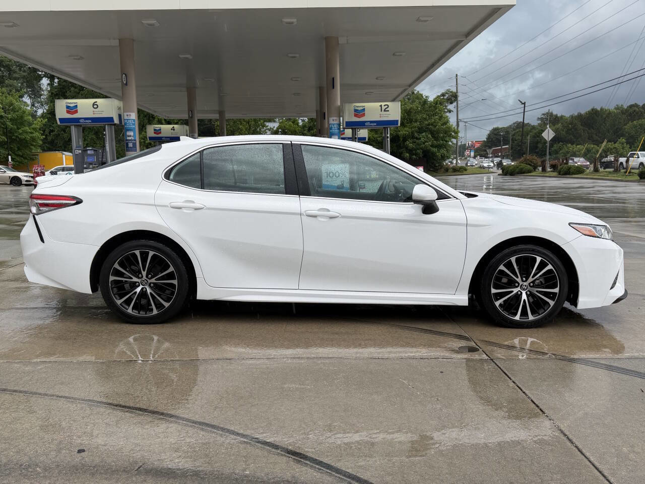 Used 2020 Toyota Camry SE FWD image 4