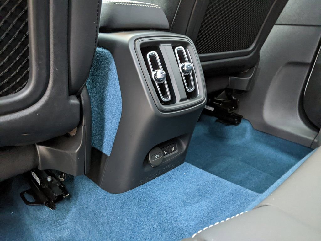 Certified 2024 Volvo XC40 Recharge Plus image 24