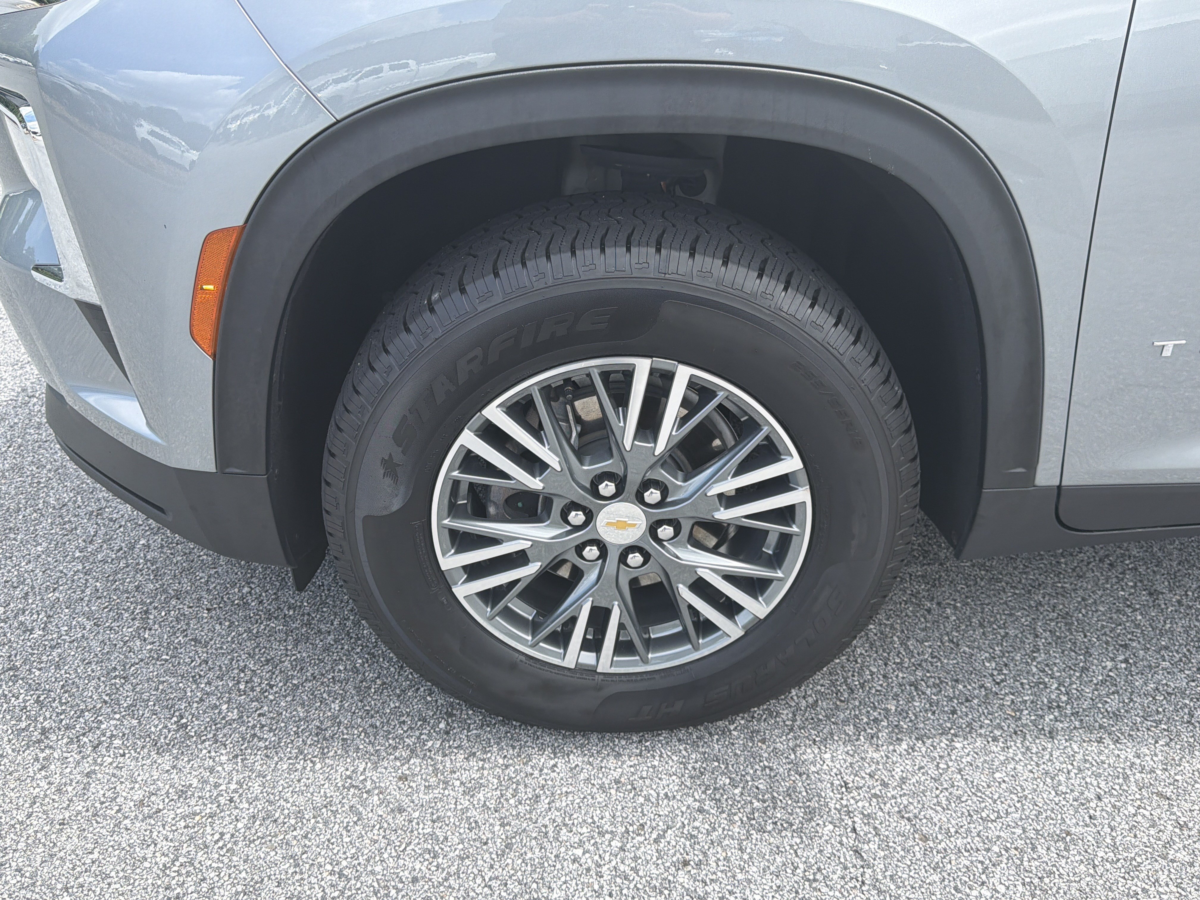 Used 2025 Chevrolet Traverse LT FWD image 13