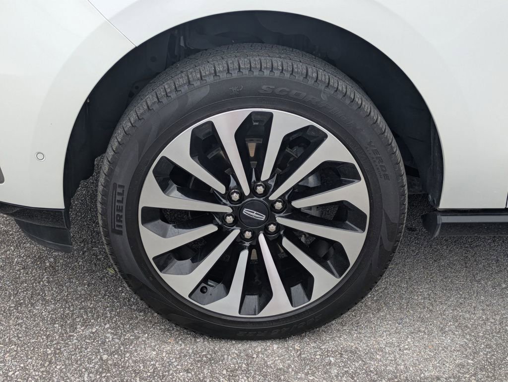 Used 2023 Lincoln Navigator Reserve RWD image 5