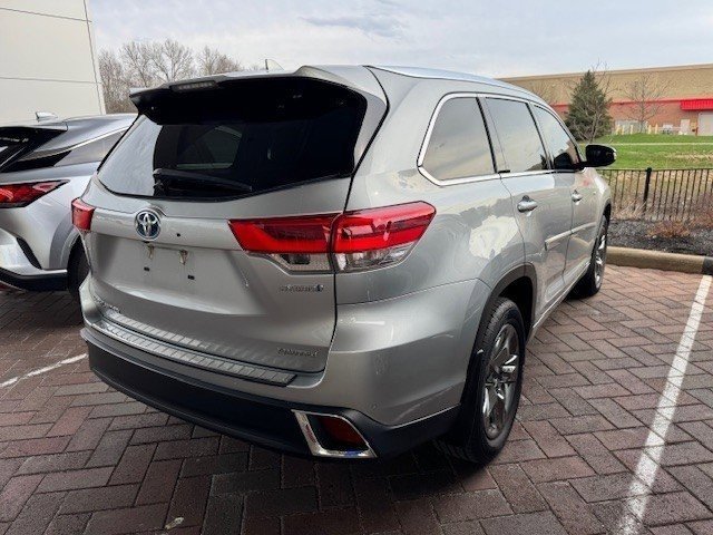 Used 2017 Toyota Highlander Limited Platinum image 3