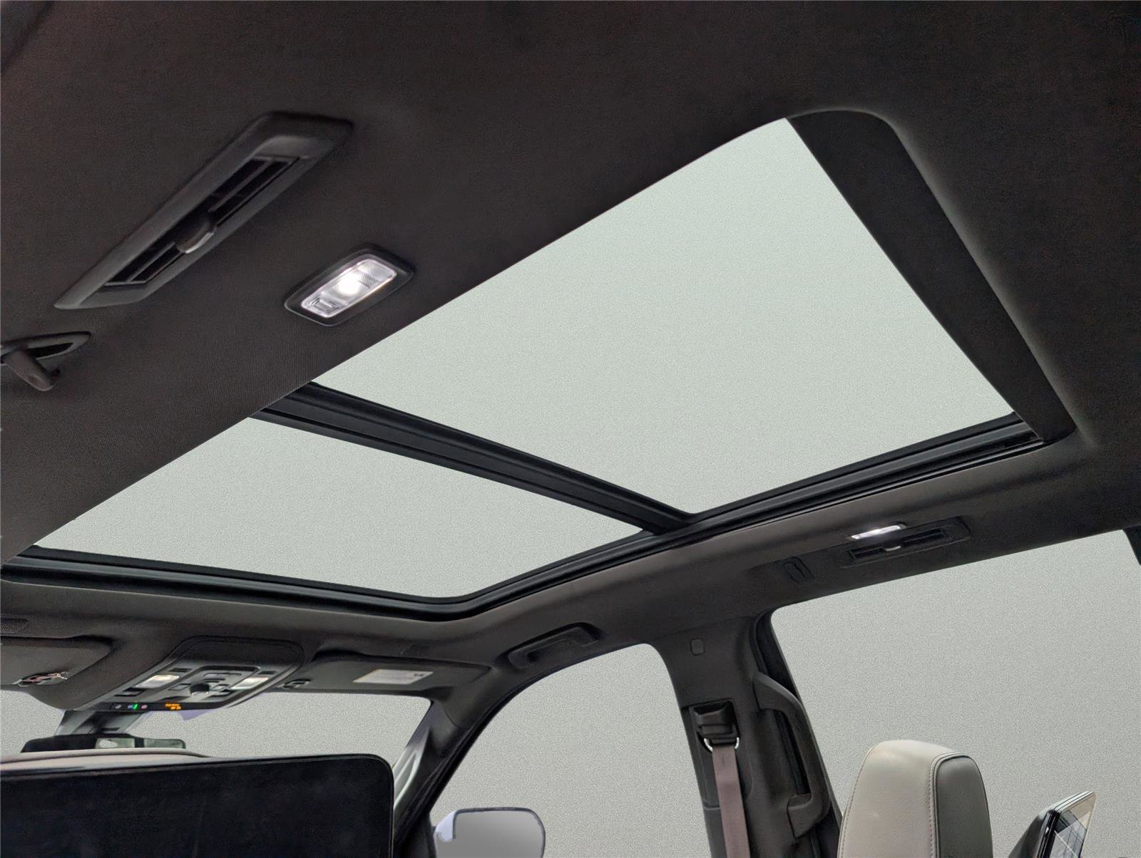 Used 2021 GMC Yukon SLT w/ SLT Luxury Plus Package image 13