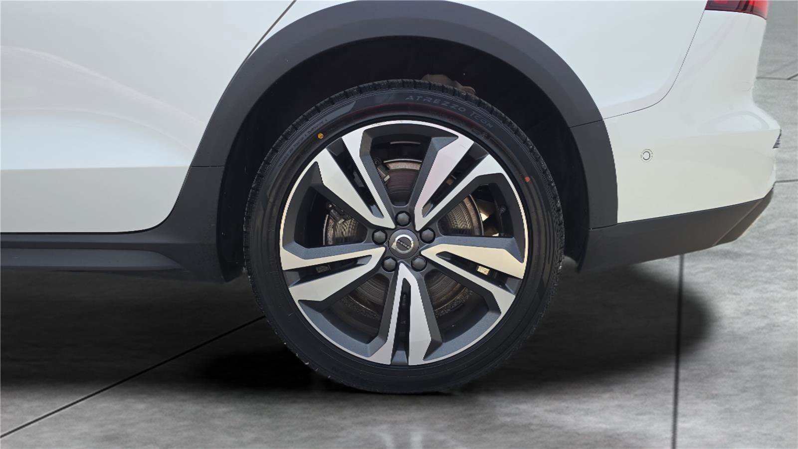 Used 2025 Volvo V60 B5 Cross Country Plus AWD/4WD image 30