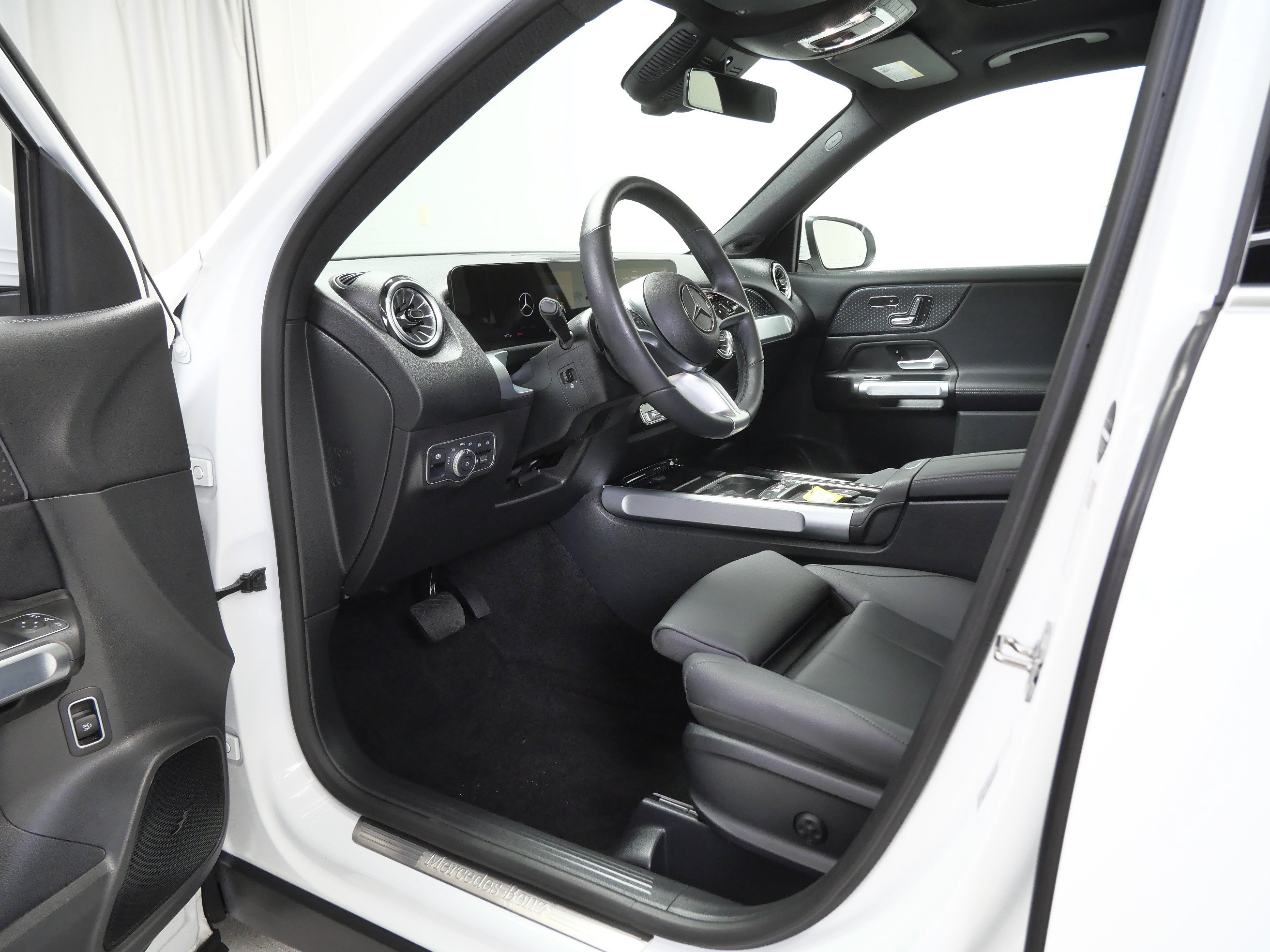 Certified 2026 Mercedes-Benz GLB 250 4MATIC image 14