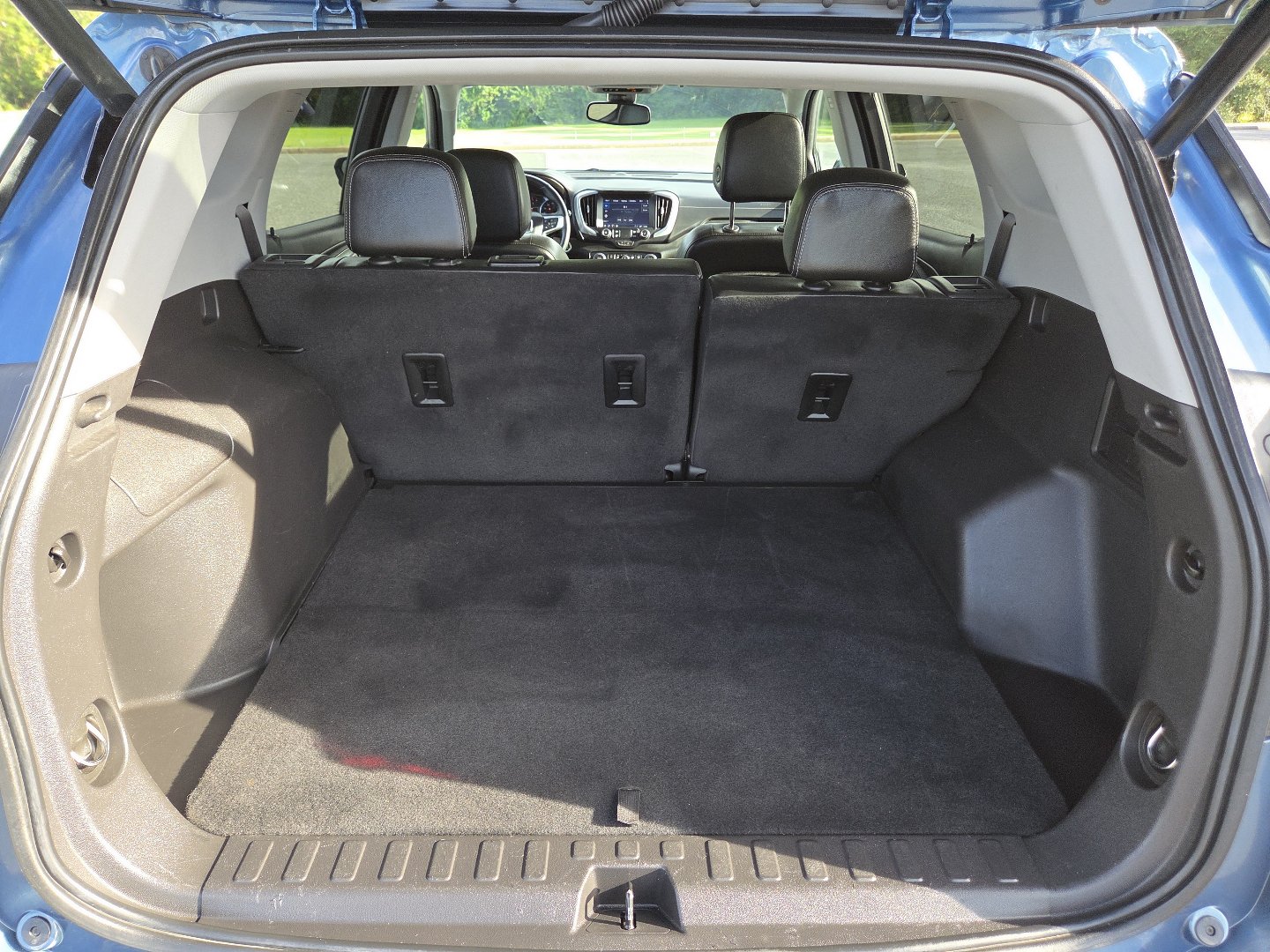 Used 2024 GMC Terrain SLT w/ Tech Package FWD image 20