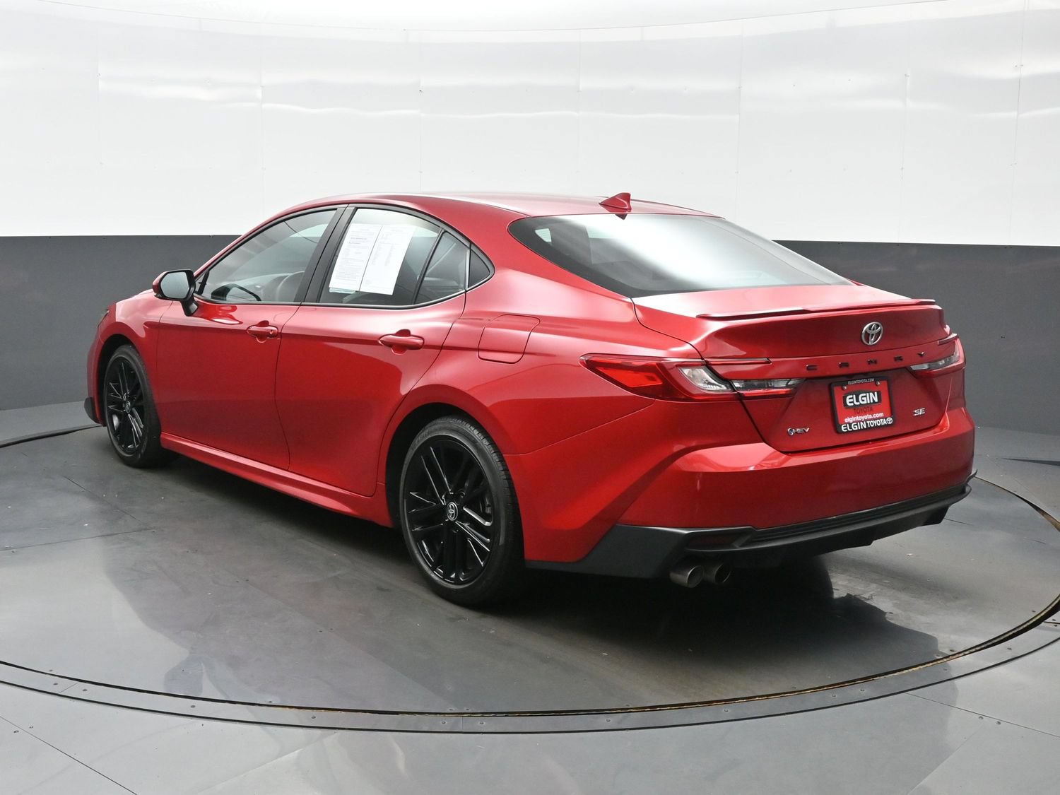 Used 2025 Toyota Camry SE FWD image 4