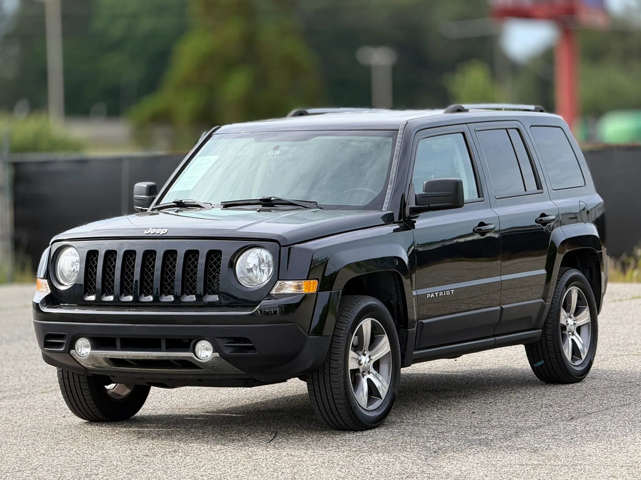 Used 2017 Jeep Patriot High Altitude AWD/4WD image 6