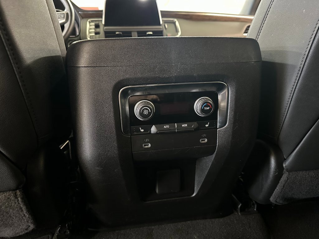 Used 2024 Chevrolet Suburban Premier image 39