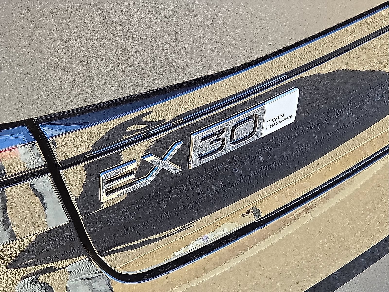 New 2026 Volvo EX30 Cross Country Ultra w/ Protection Package Premier AWD/4WD image 12