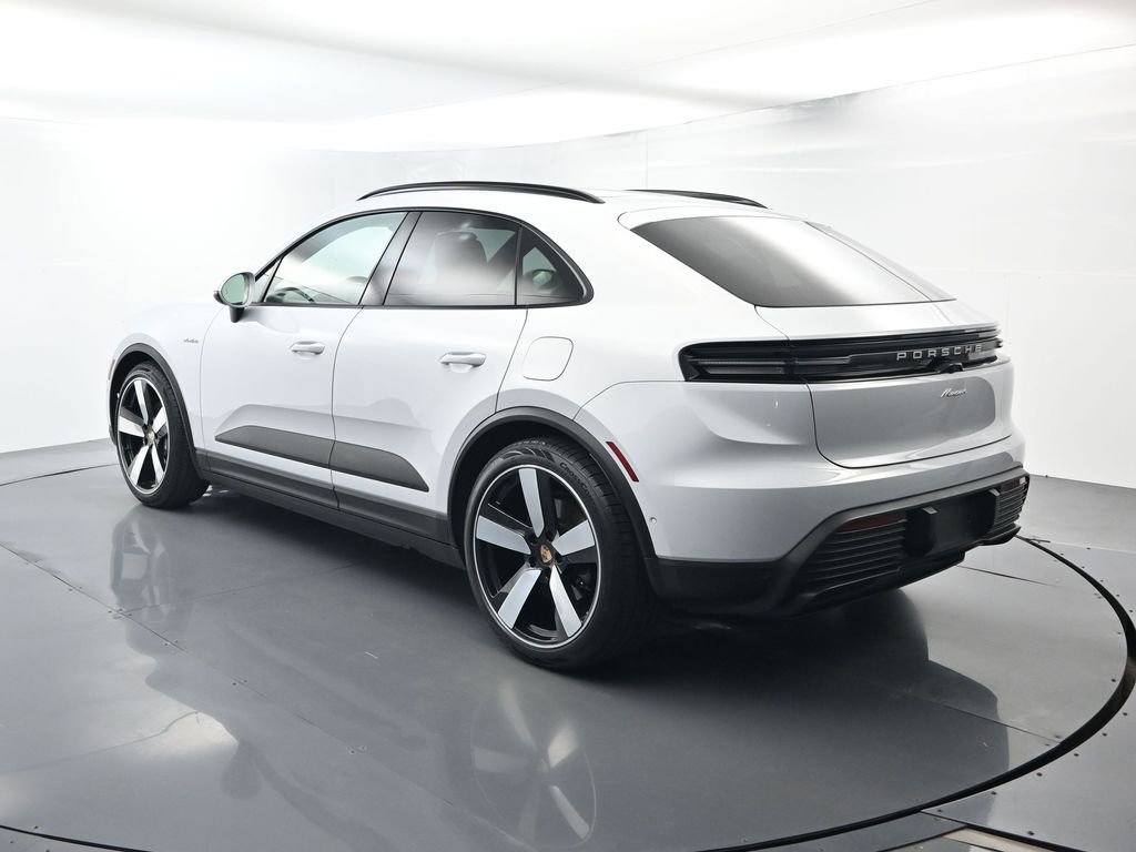 Certified 2025 Porsche Macan Electric image 3