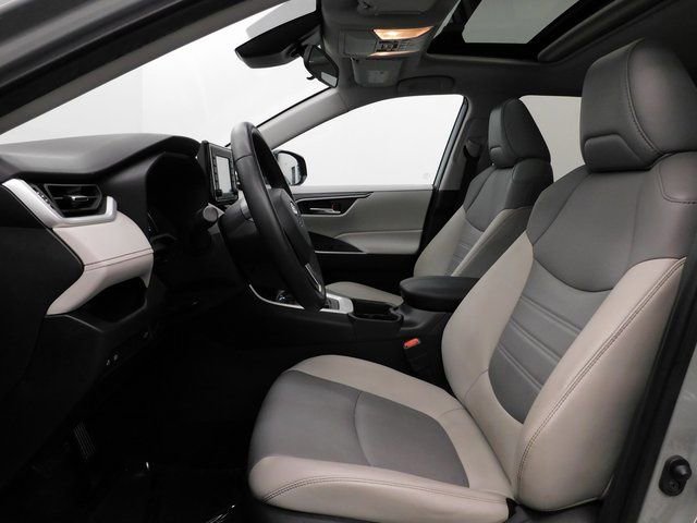 Used 2021 Toyota RAV4 XLE Premium image 21