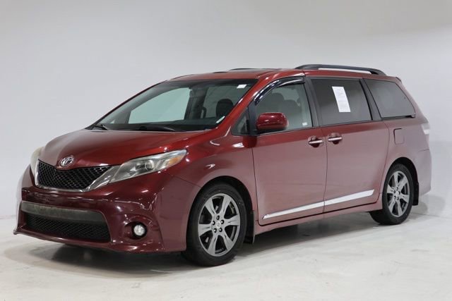 Used 2017 Toyota Sienna SE w/ SE Preferred Package FWD image 3