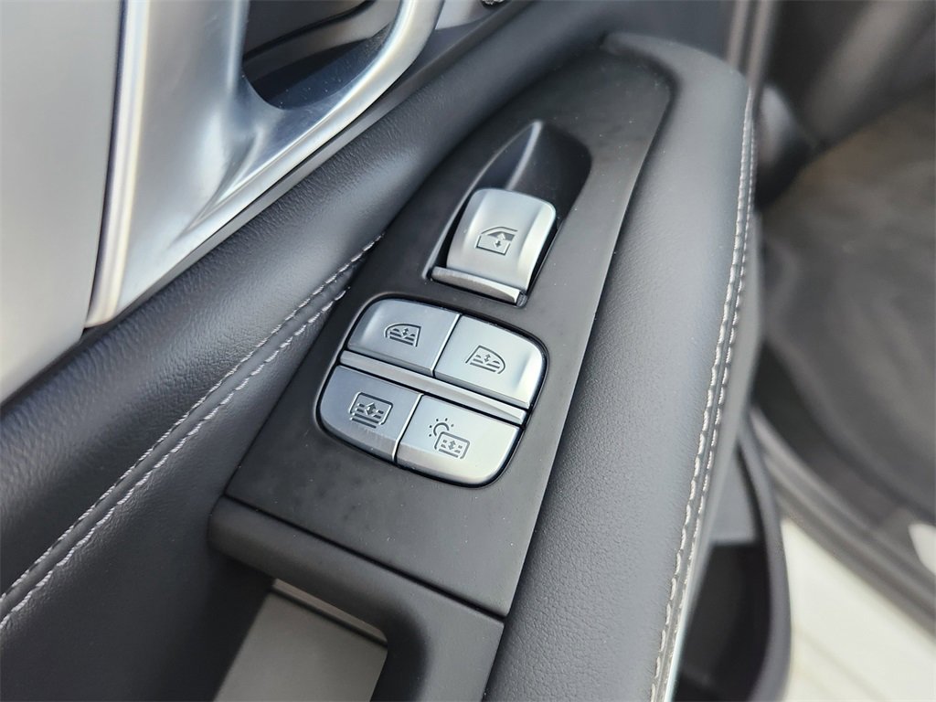 Used 2021 BMW X7 M50i image 13