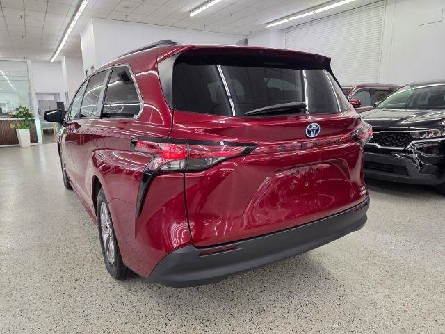 Used 2022 Toyota Sienna LE FWD image 7
