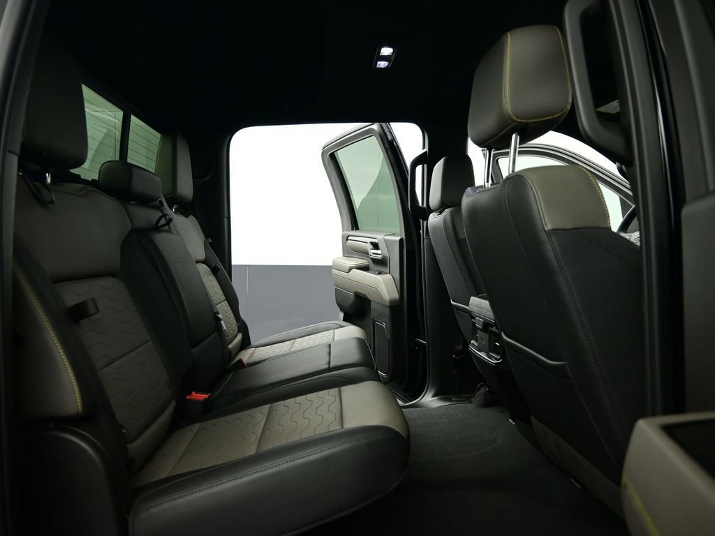 Used 2024 Chevrolet Silverado 2500 ZR2 w/ Technology Package image 61