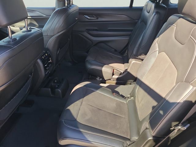 Used 2023 Jeep Grand Cherokee L Laredo image 11