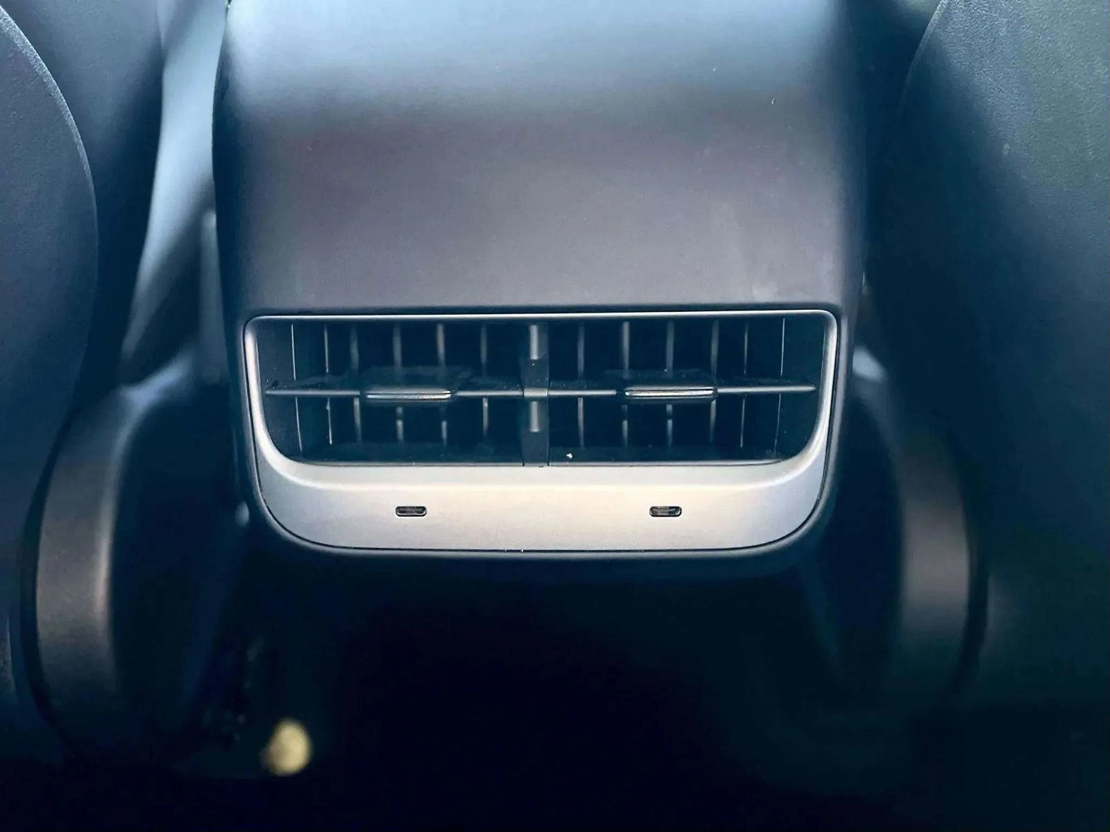 Used 2022 Tesla Model Y Long Range image 9