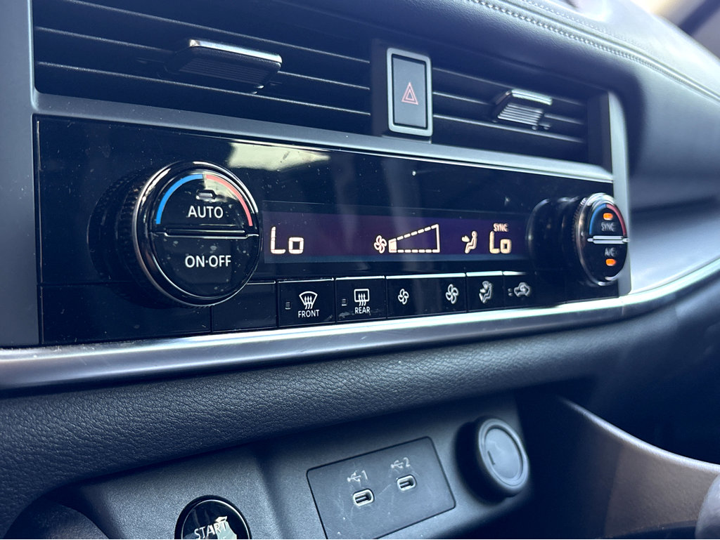 Used 2025 Nissan Rogue SV image 9