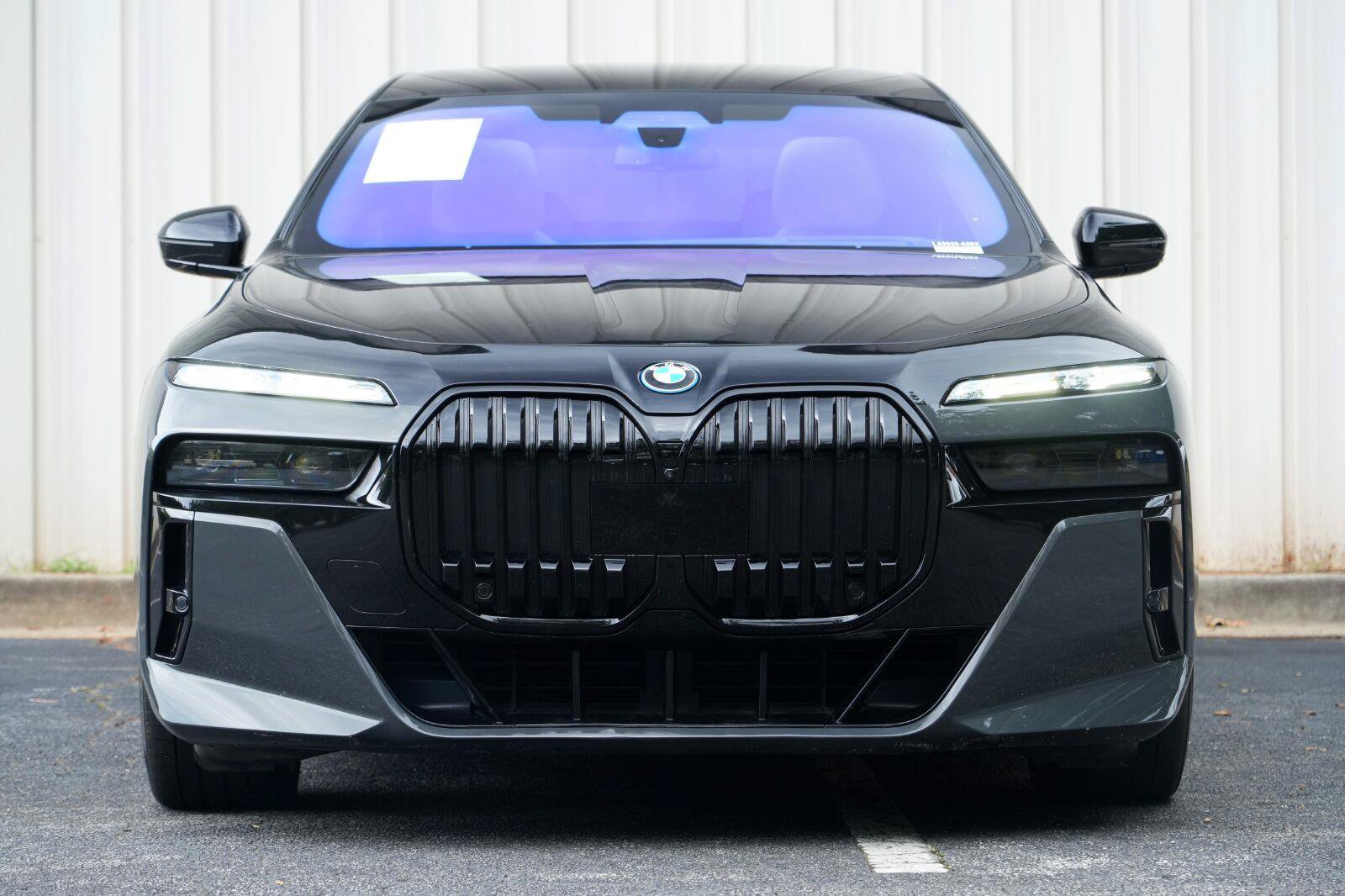 Used 2023 BMW i7 xDrive60 w/ Executive Package 2 AWD/4WD image 6