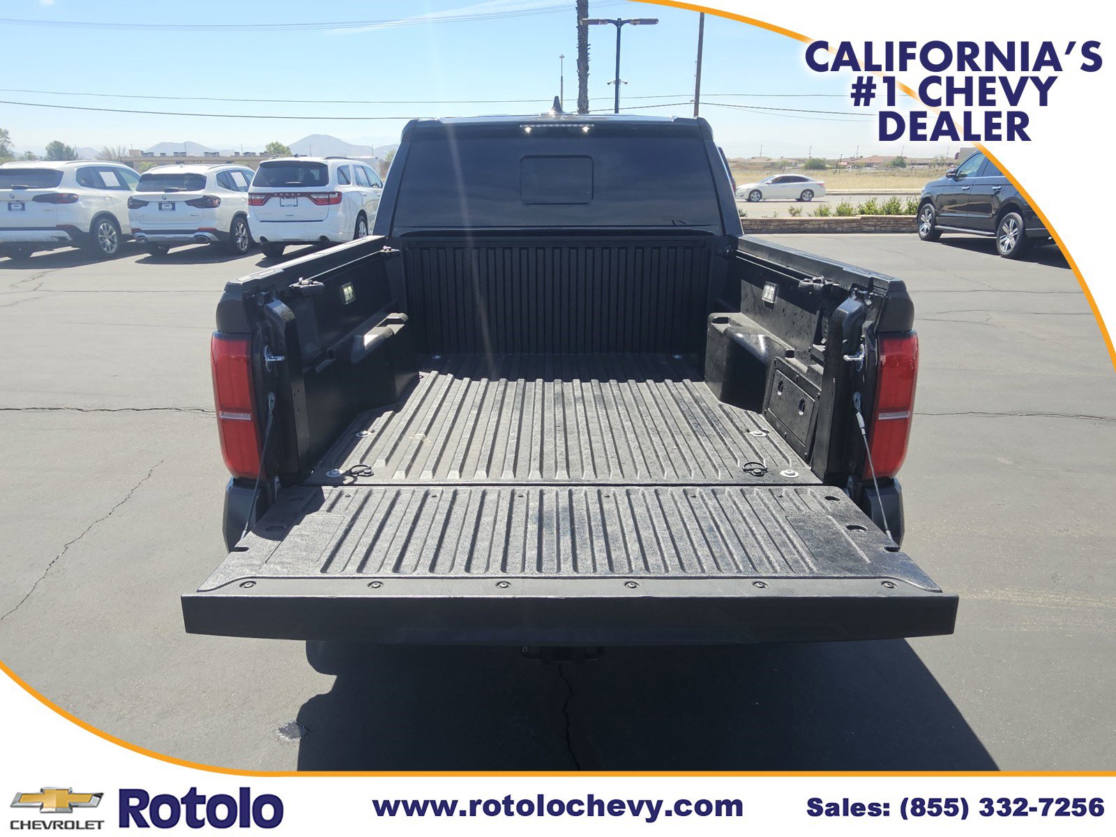 Used 2025 Toyota Tacoma TRD Sport w/ TRD Sport Upgrade Package image 14