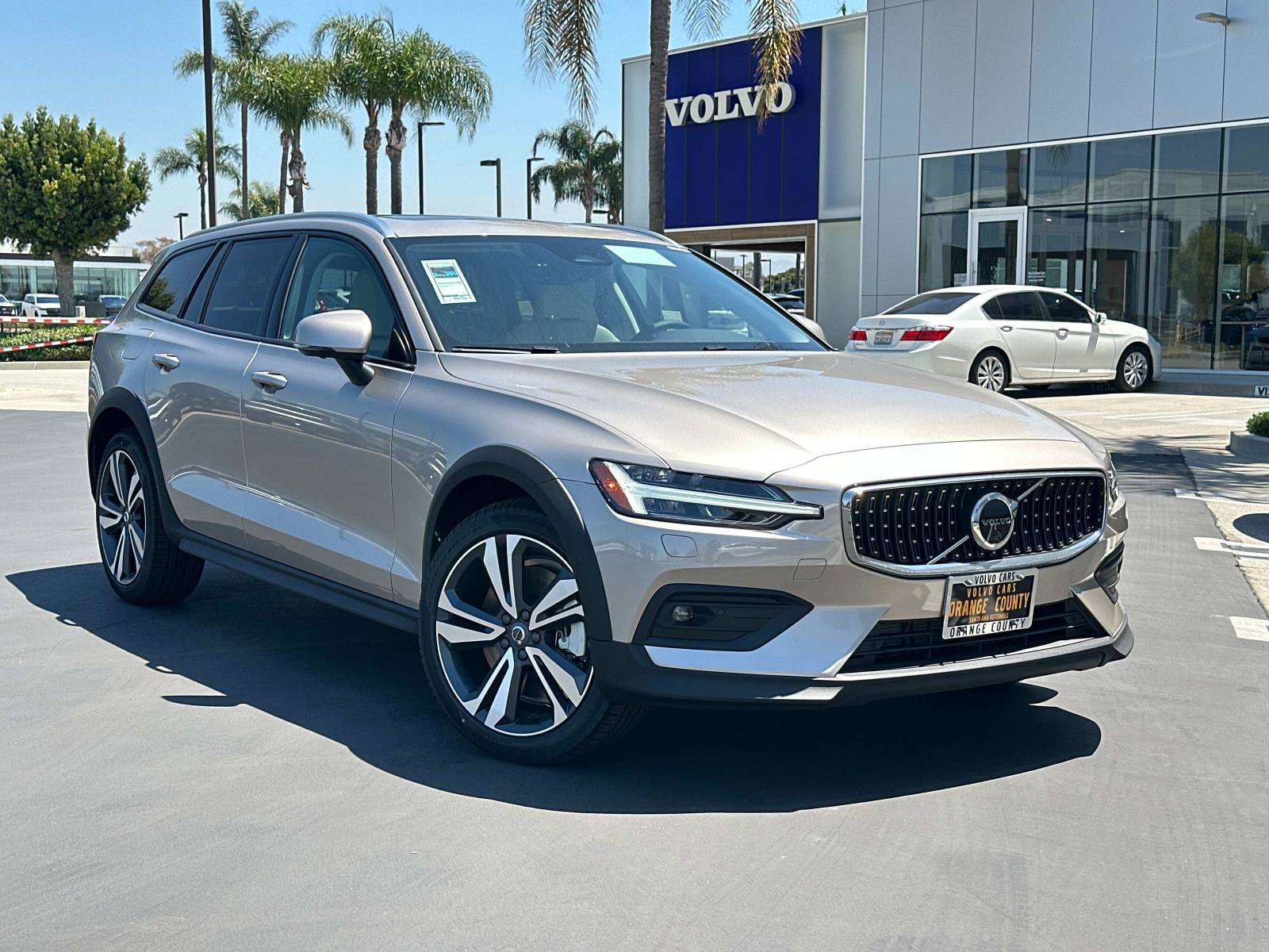 New 2026 Volvo V60 B5 Cross Country Plus w/ Climate Package