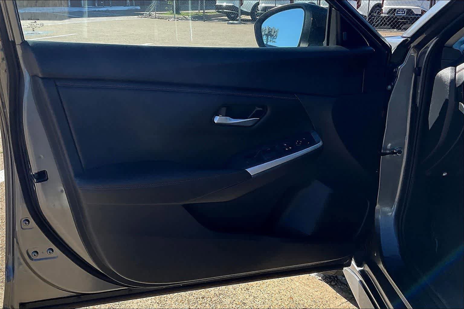 Used 2025 Nissan Sentra SR FWD image 27