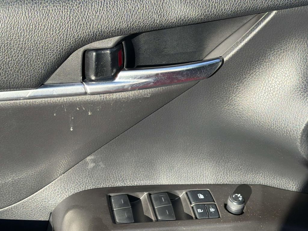 Used 2022 Toyota Camry SE FWD image 24
