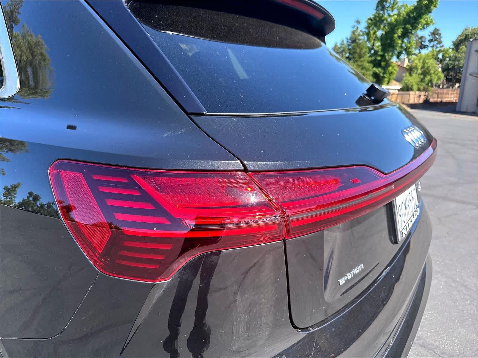 Used 2023 Audi e-tron Premium Plus w/ Premium Plus Package AWD/4WD image 32