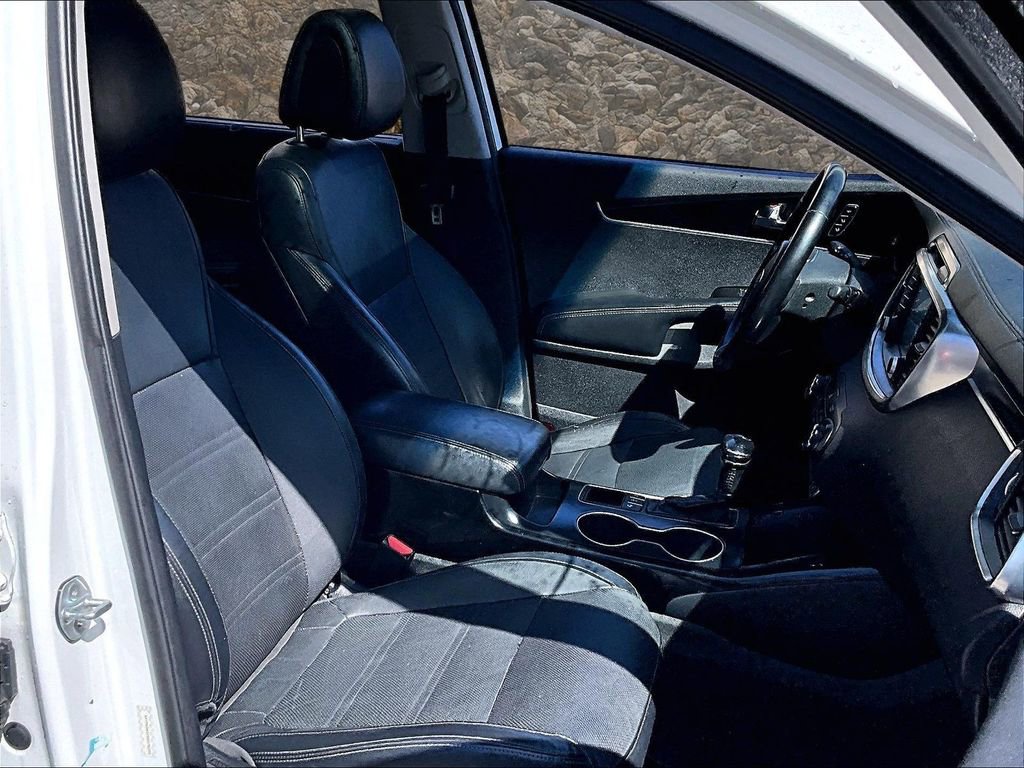 Used 2016 Kia Sorento SX image 7