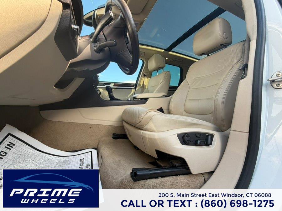 Used 2016 Volkswagen Touareg Lux AWD/4WD image 10