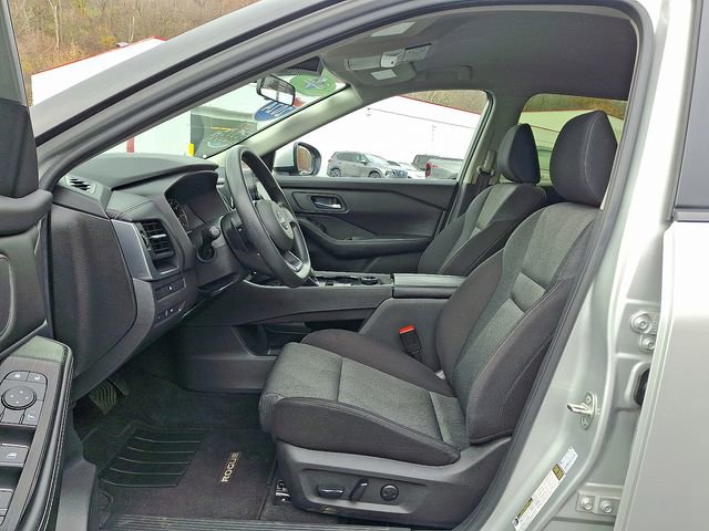 Used 2024 Nissan Rogue SV image 16