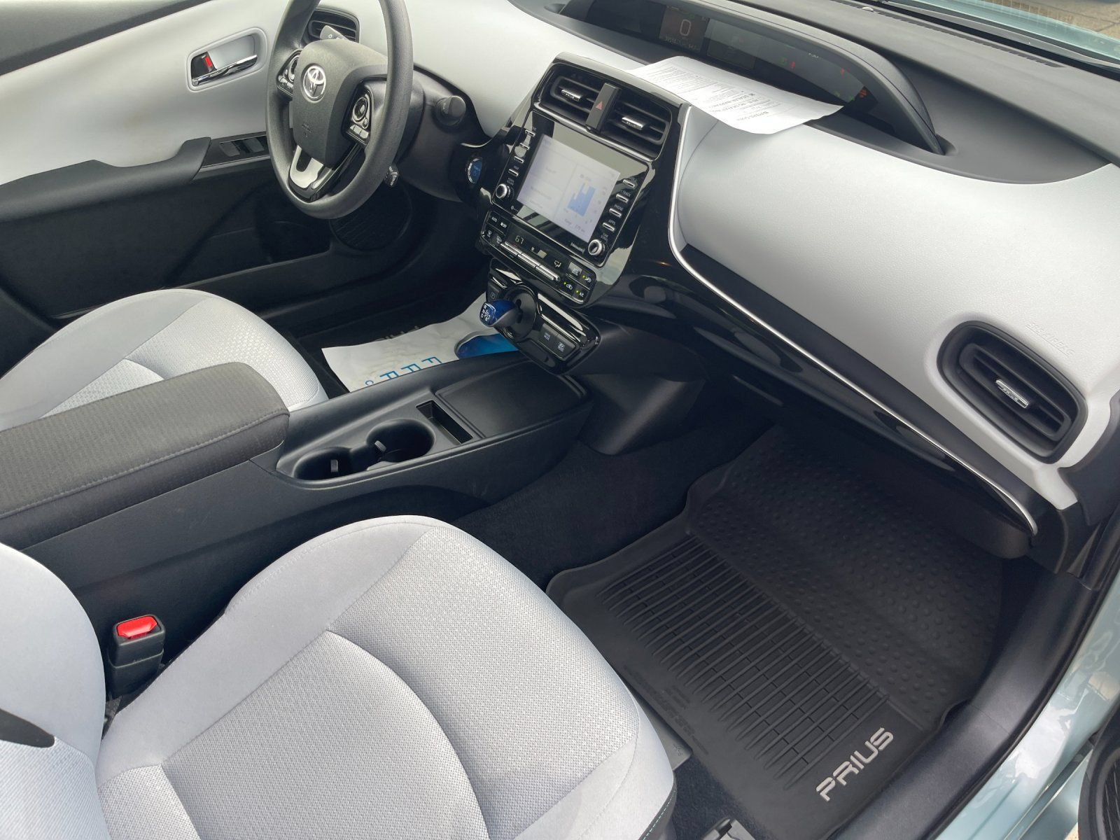 Used 2021 Toyota Prius LE FWD image 18