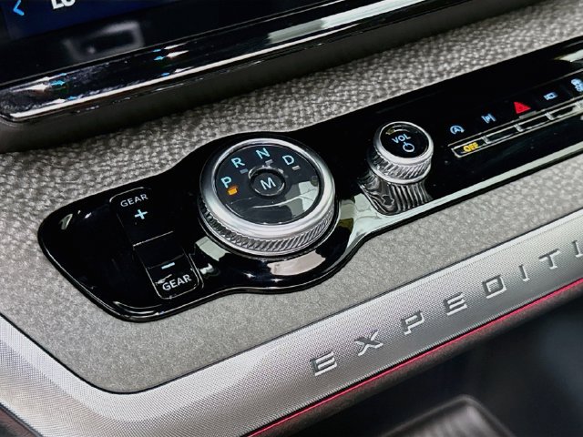 Used 2025 Ford Expedition Tremor AWD/4WD image 17