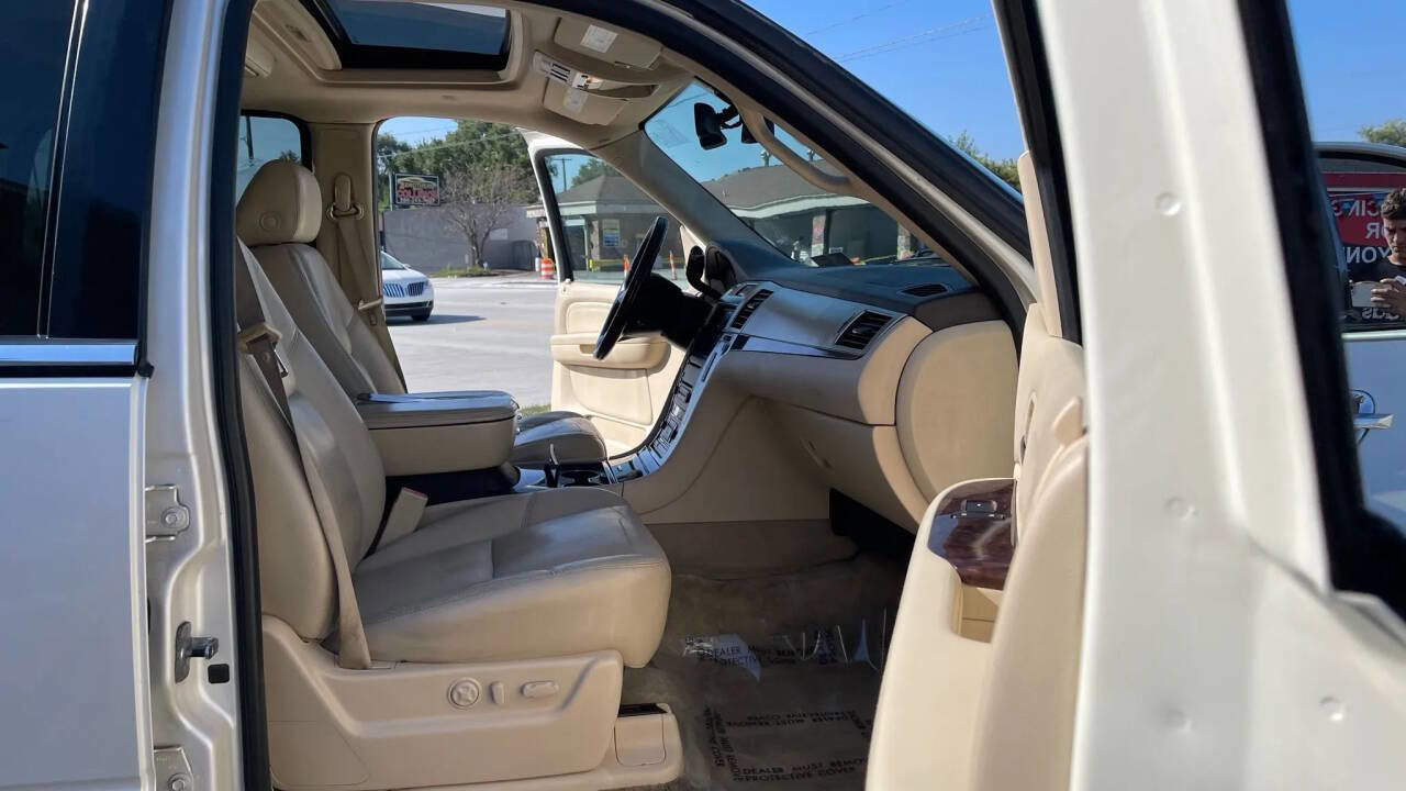 Used 2007 Cadillac Escalade AWD w/ Information Package image 16