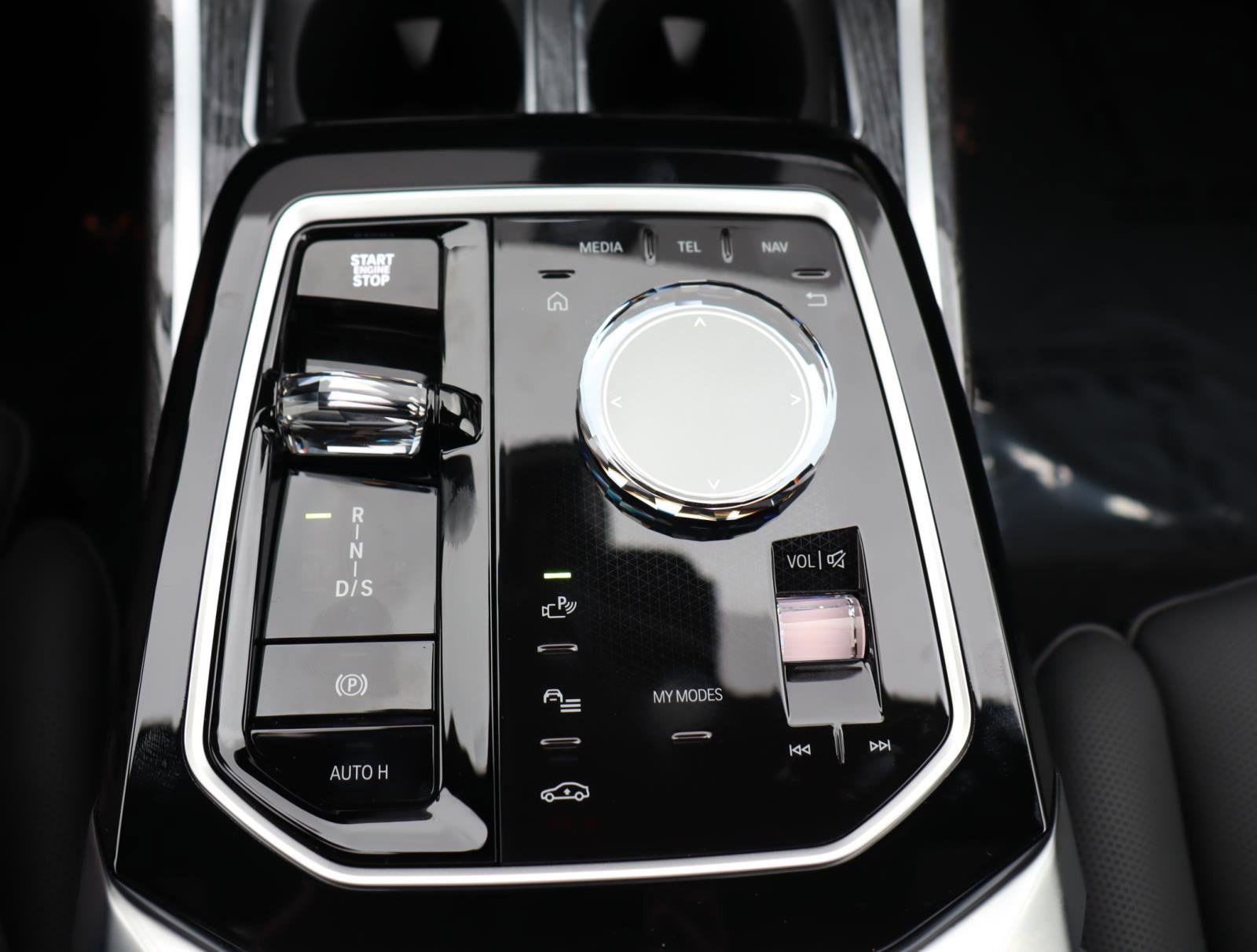 New 2026 BMW 750e xDrive w/ Executive Package image 28