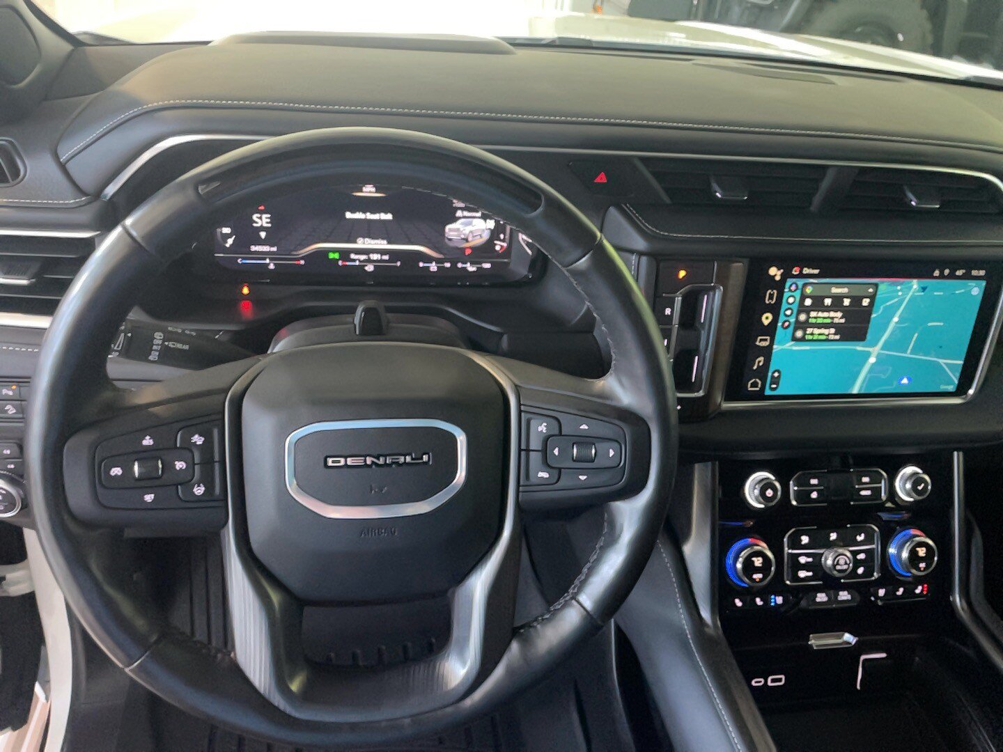 Used 2024 GMC Yukon XL Denali Ultimate AWD/4WD image 12
