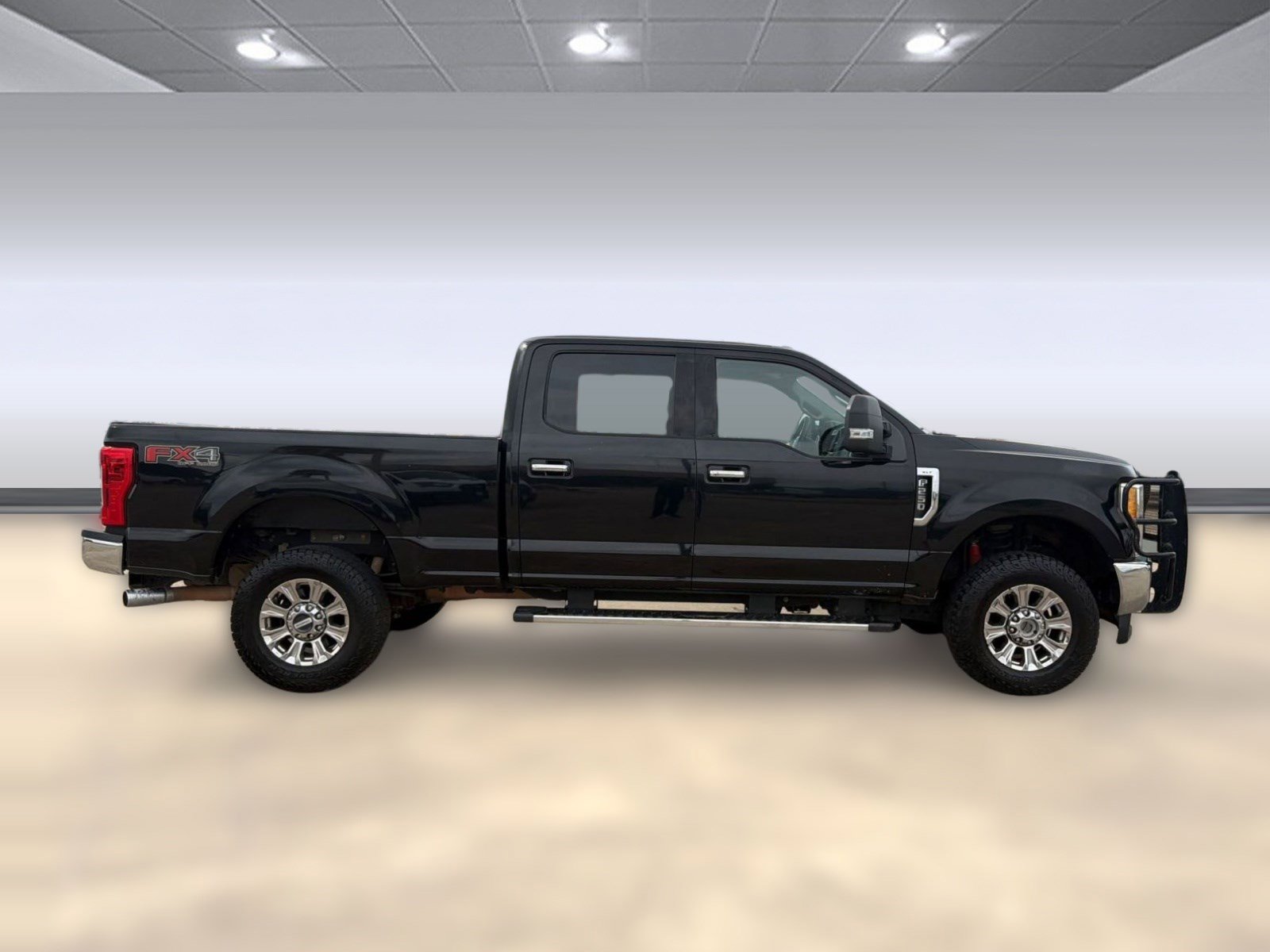Used 2017 Ford F250 XLT w/ XLT Premium Package AWD/4WD image 8
