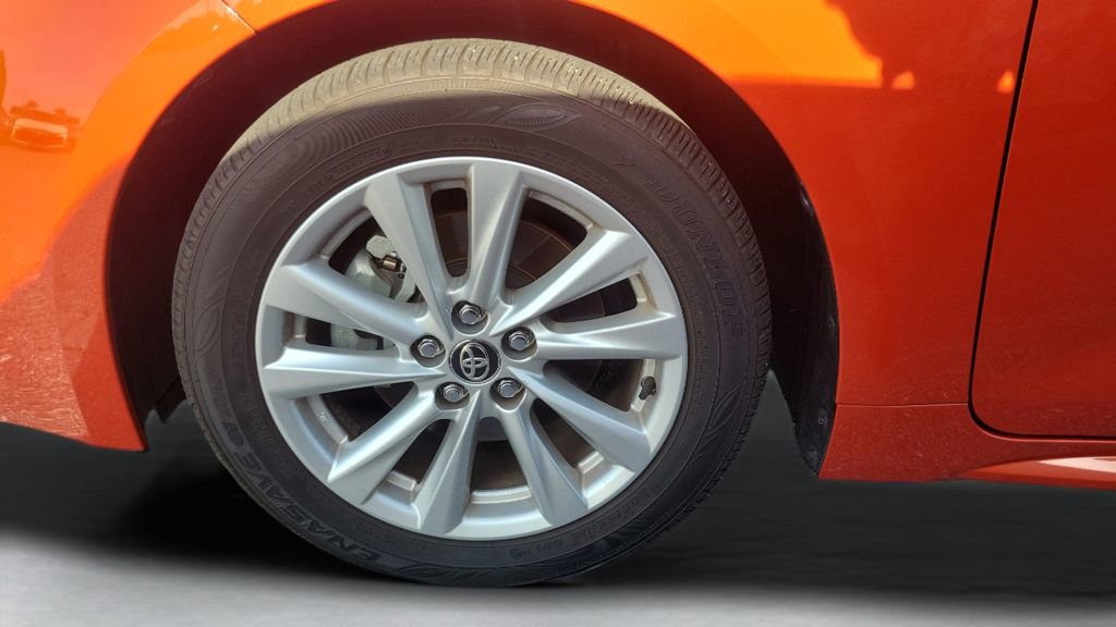 Used 2025 Toyota Corolla SE image 3