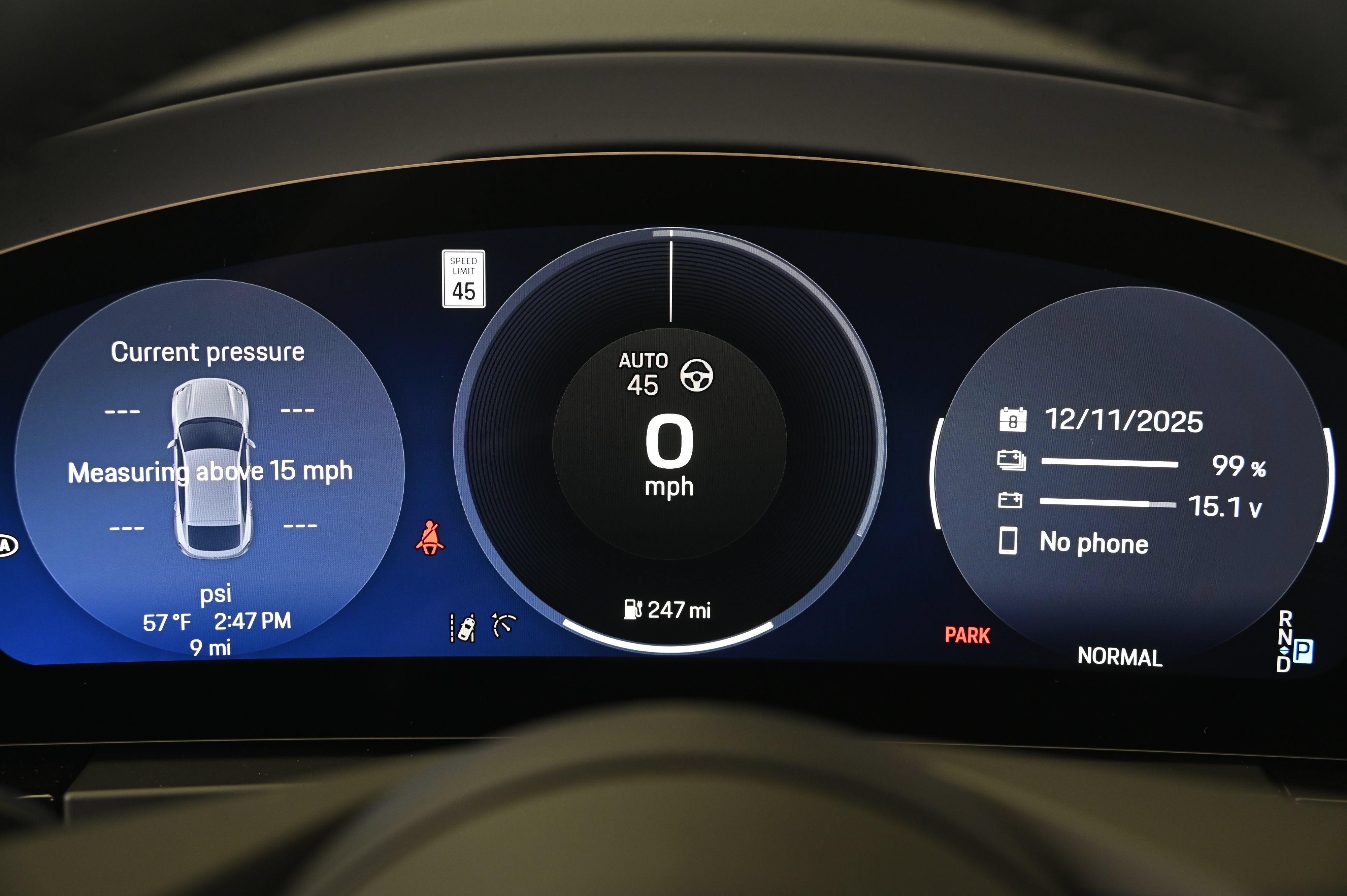 Certified 2025 Porsche Macan 4 Electric AWD/4WD image 37