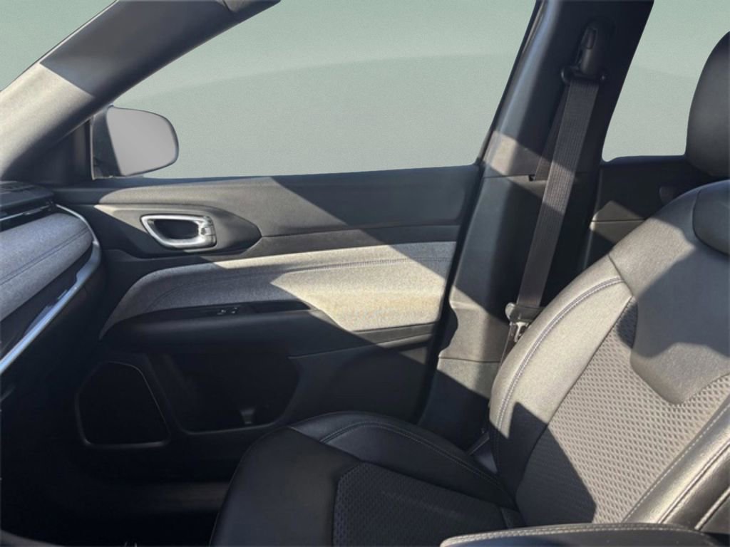 Certified 2024 Jeep Compass Latitude image 22