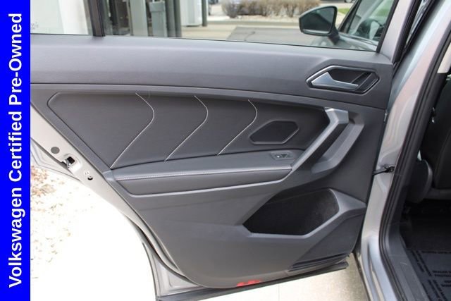 Used 2023 Volkswagen Tiguan SE w/ Panoramic Sunroof Package image 25