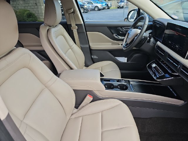Used 2023 Lincoln Corsair FWD image 10