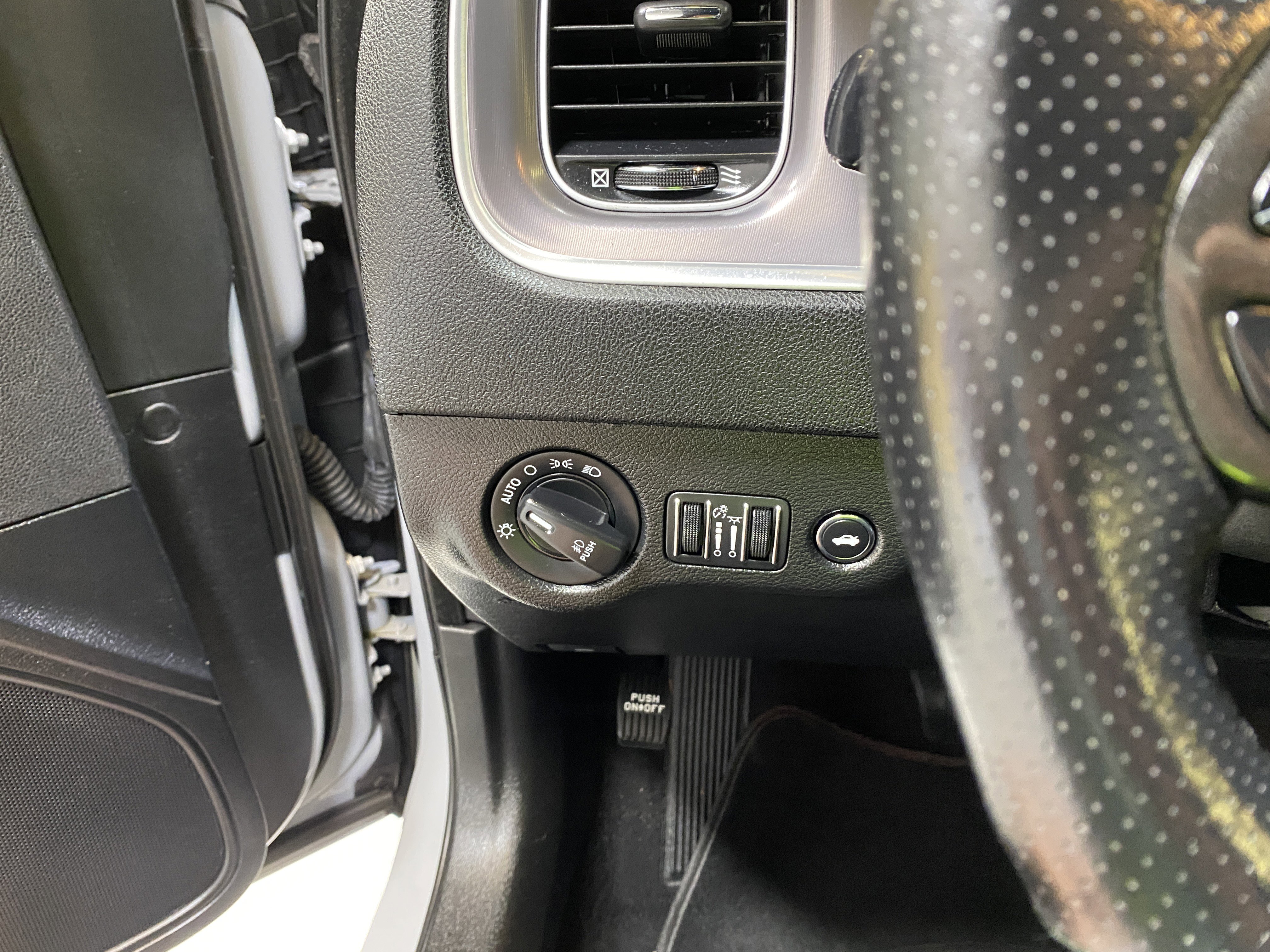 Used 2022 Dodge Charger SXT image 31