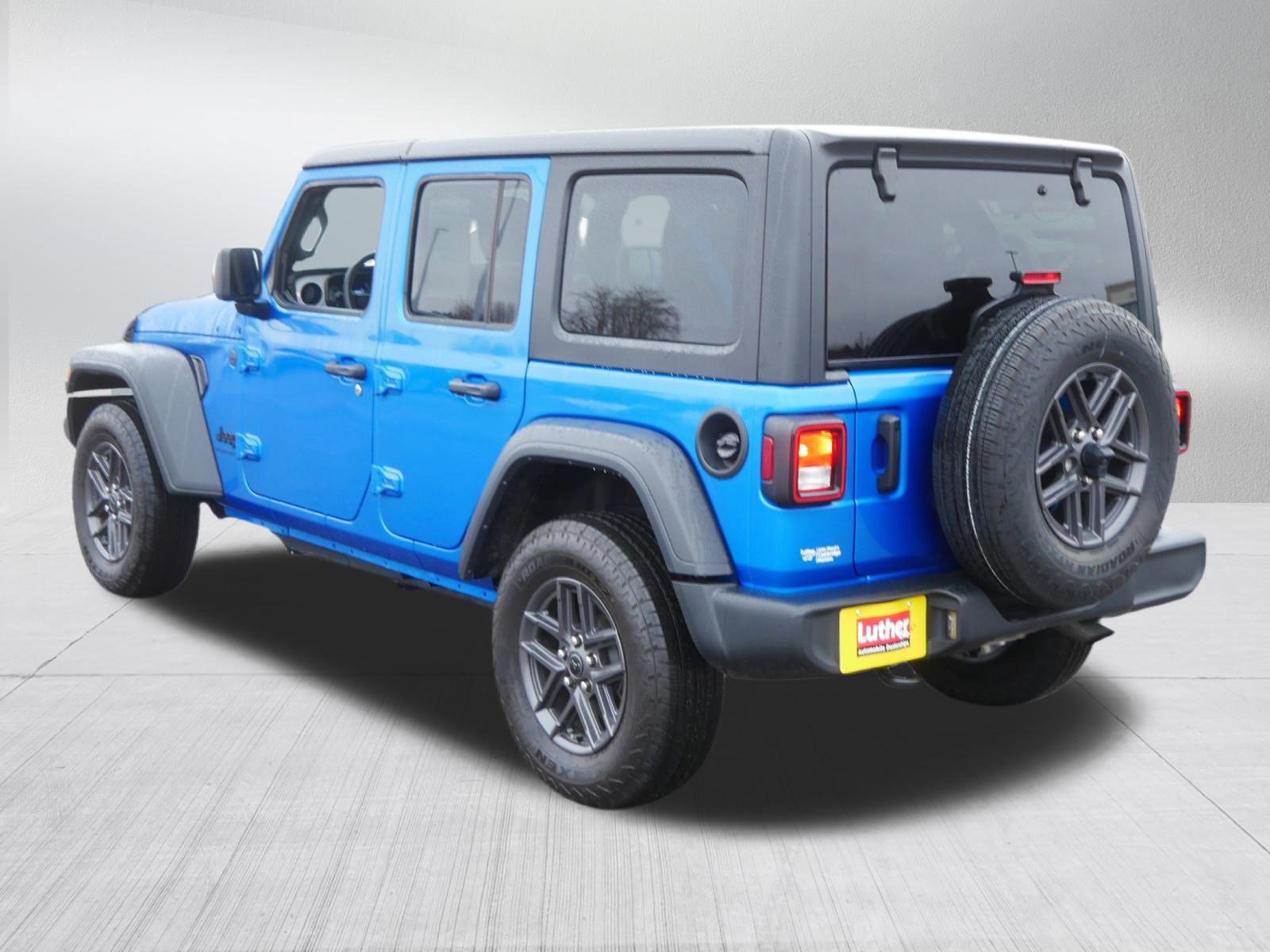 Used 2024 Jeep Wrangler Sport S image 5