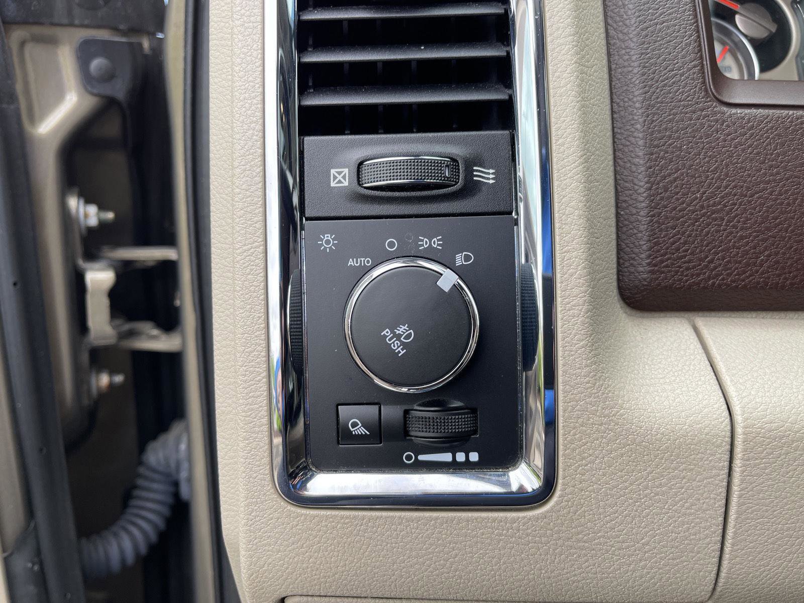 Used 2014 RAM 3500 Laramie Longhorn RWD image 18